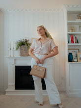 A lady wears a pair of pants